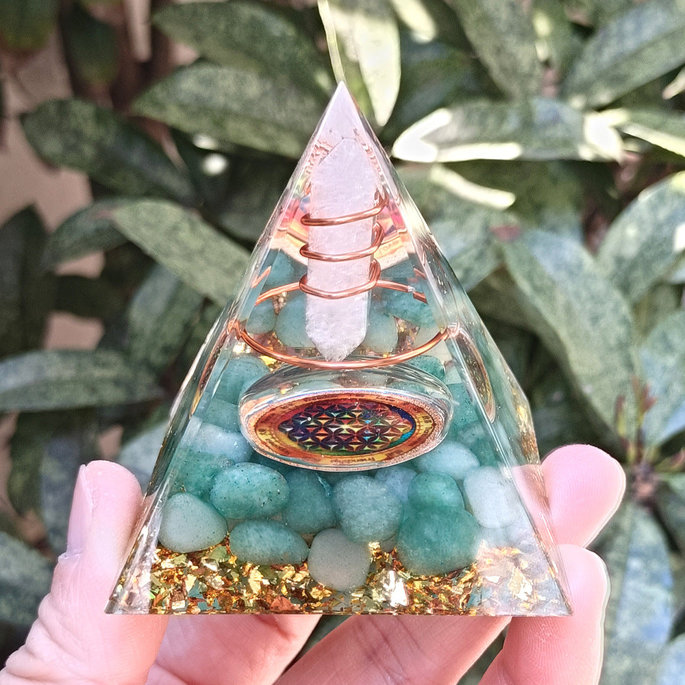 Handmade Resin Crystal Gravel Pyramid Decoration, Art Craft for Living Room Desk & Festival Gift