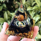 Natural Crystal Gravel Inlaid Pyramid, Exquisite Resin Handicraft for Desktop Home Decoration