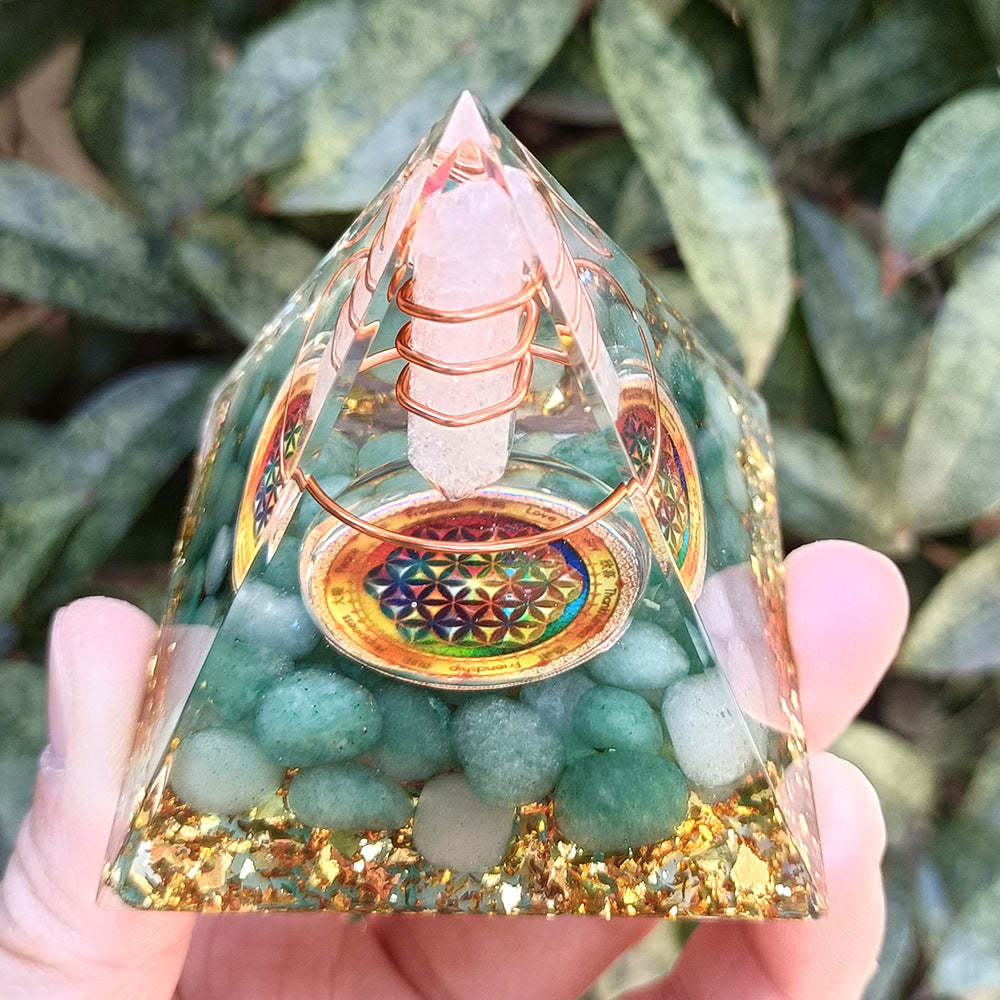 Handmade Resin Crystal Gravel Pyramid Decoration, Art Craft for Living Room Desk & Festival Gift